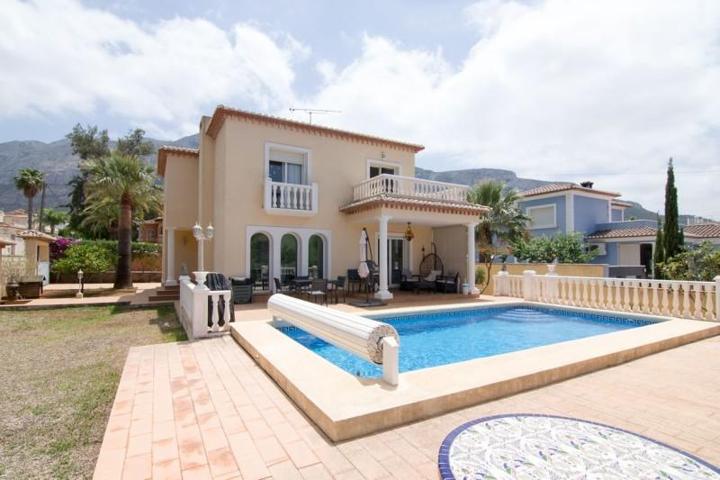 Chalet en venta en Denia, Zona Montgó photo 0