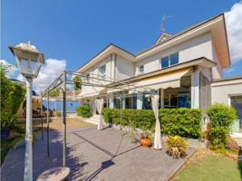Chalet en venta en Orihuela Costa, Campoamor photo 0