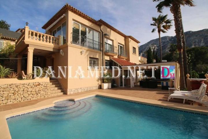 Chalet en venta en Denia, Las Rotas photo 0