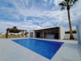 Chalet en venta en Torrevieja photo 0