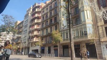 Piso en venta en Barcelona, Sant Antoni photo 0