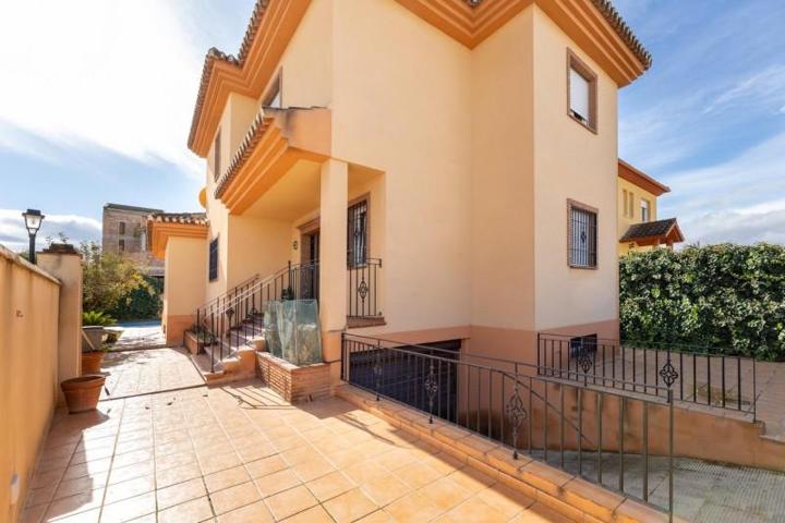 Chalet en venta en Las Gabias, Urb. Los Chopos photo 0