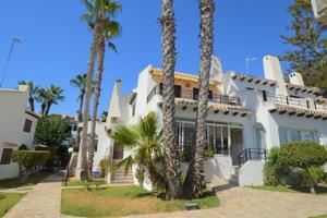 Adosada en venta en Orihuela Costa, Cabo Roig photo 0