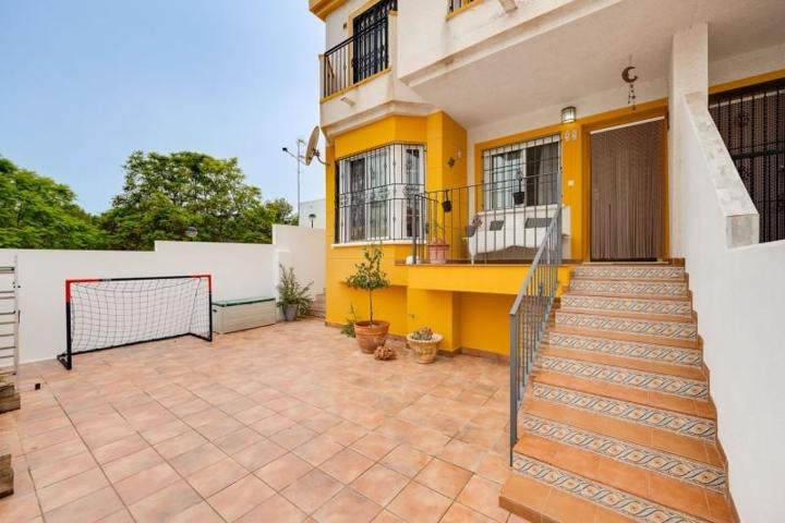 Adosada en venta en Torrevieja, Baix Segura photo 0