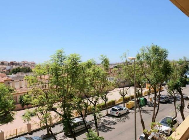 Apartamento en venta en Fuengirola, Los Pacos photo 0