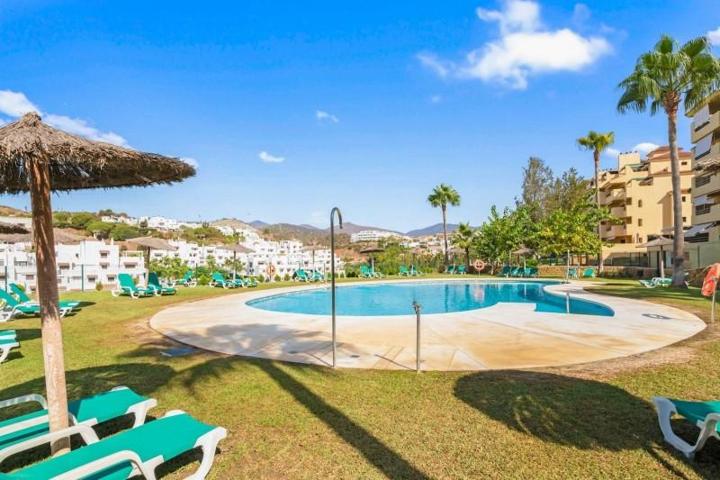 Apartamento en venta en Estepona, Estepona Este photo 0