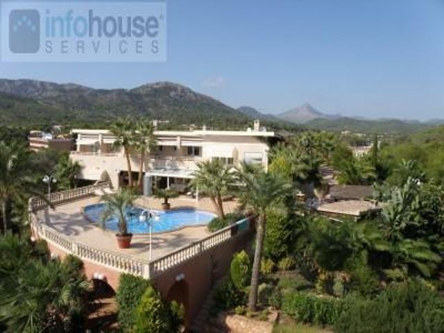Chalet en venta en Calvia photo 0