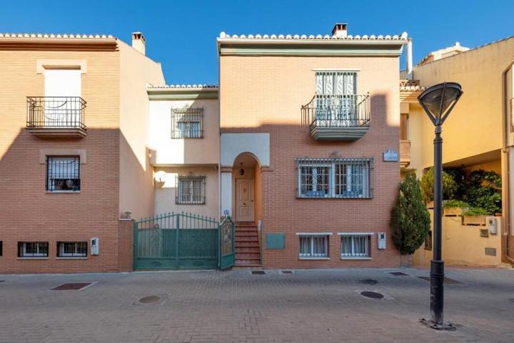 Casa en venta en Granada, Granada photo 0