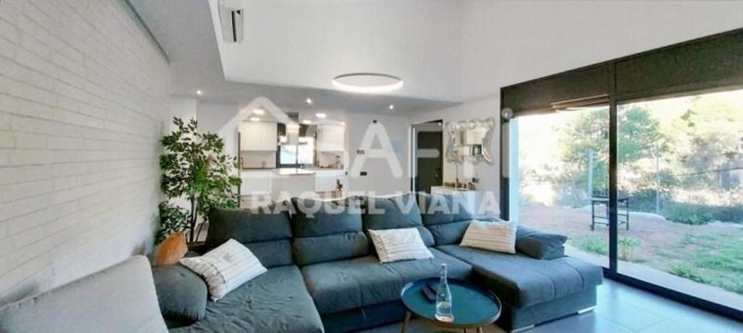 Casa en venta en Vallirana photo 0