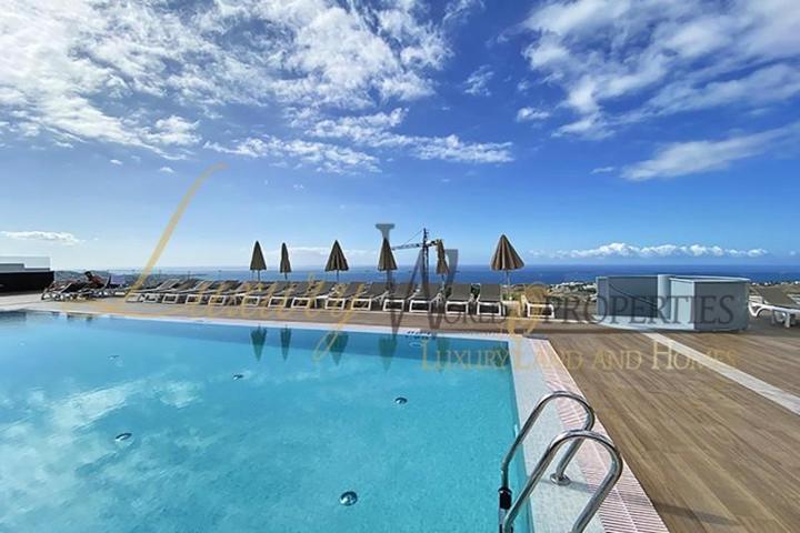 Apartamento en venta en Adeje, Avenida de los Vientos, 38670 photo 0
