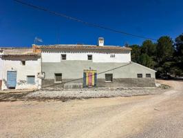 Casa con terreno en venta en Yecla photo 0