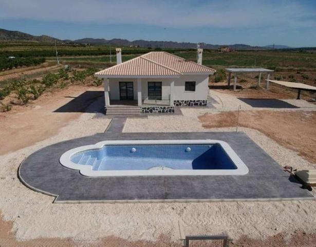 Chalet en venta en Pinoso photo 0