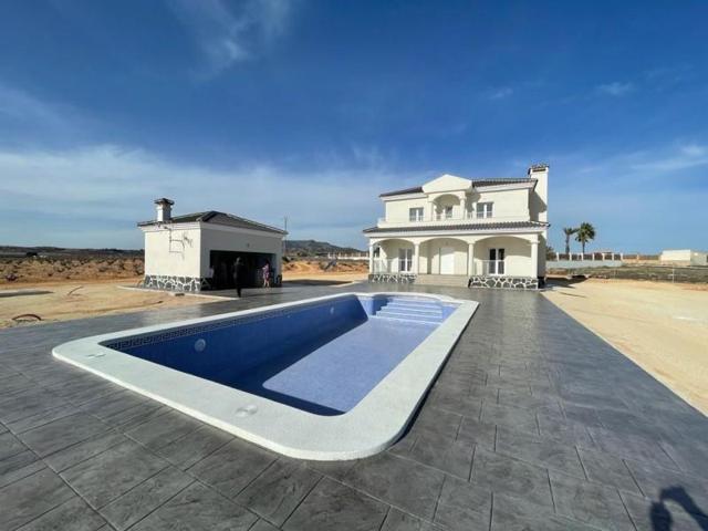Chalet en venta en Pinoso photo 0