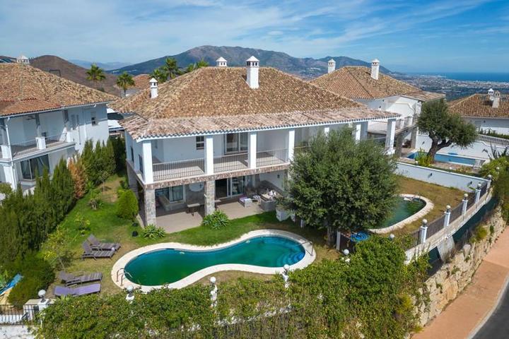 Adosada en venta en Marbella, Marbella Este - La Mairena photo 0