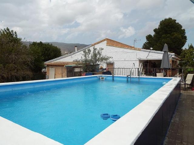 Chalet en venta en Caudete photo 0