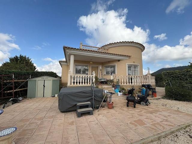 Chalet en venta en Pinoso photo 0