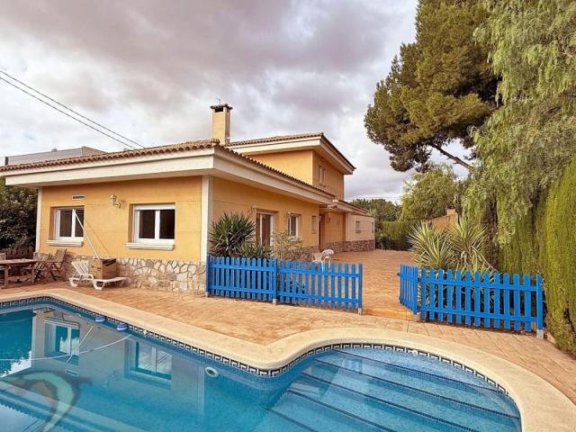 Chalet en venta en Elda photo 0