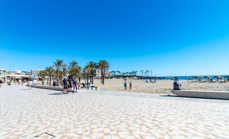 Local comercial en venta en Jávea-Xàbia photo 0