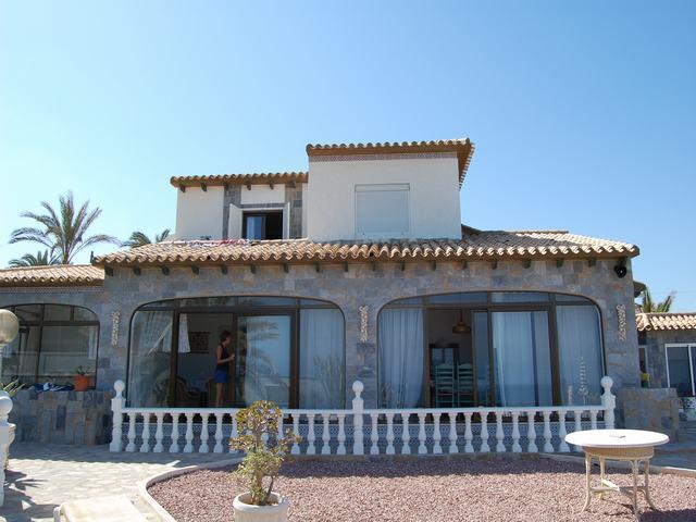 Chalet en venta en Orihuela Costa, Cabo Roig photo 0