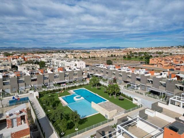 Apartamento en venta en Torrevieja photo 0