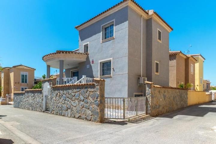 Chalet en venta en Orihuela Costa photo 0