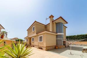 Chalet en venta en San Javier photo 0