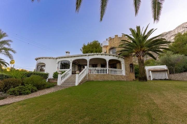 Chalet en venta en Denia photo 0