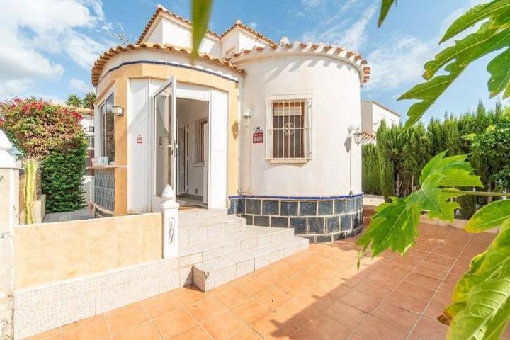 Chalet en venta en Orihuela Costa photo 0