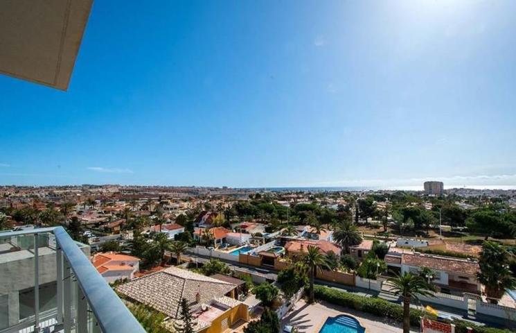 Apartamento en venta en Torrevieja photo 0