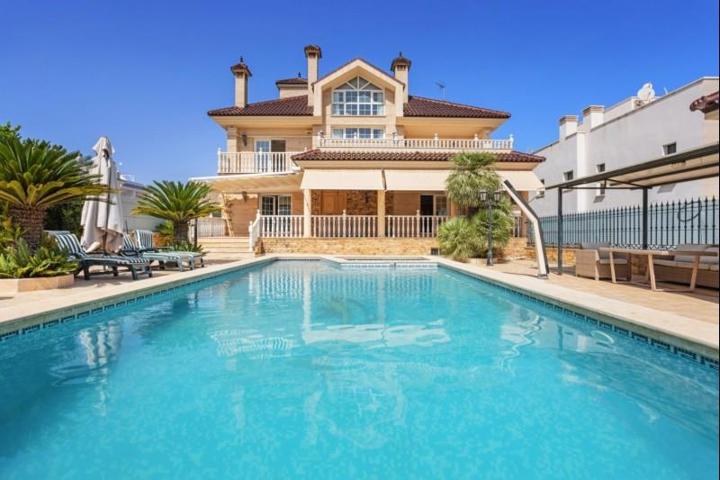 Chalet en venta en Torrevieja photo 0