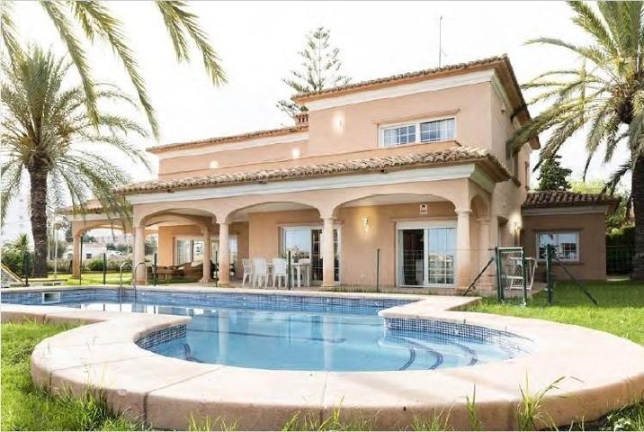 Chalet en venta en Villajoyosa photo 0