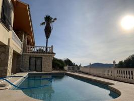 Chalet en venta en La Nucia photo 0