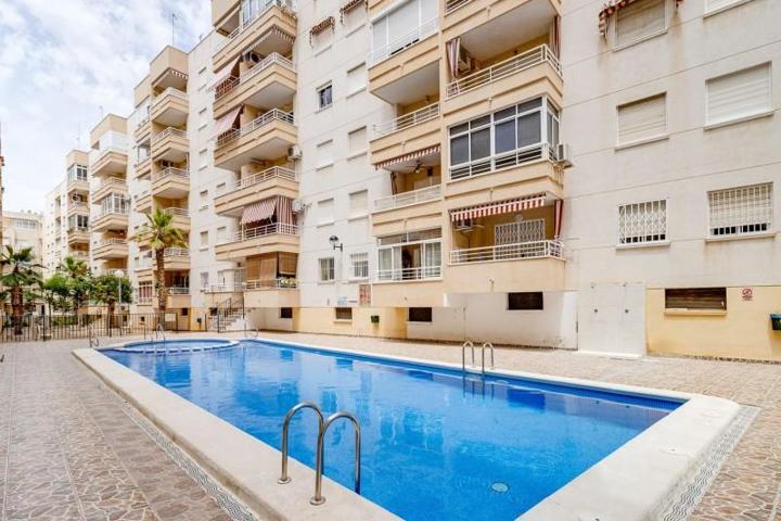 Piso en venta en Torrevieja, Baix Segura photo 0