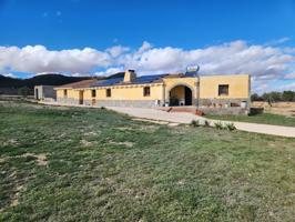 Chalet en venta en Yecla photo 0