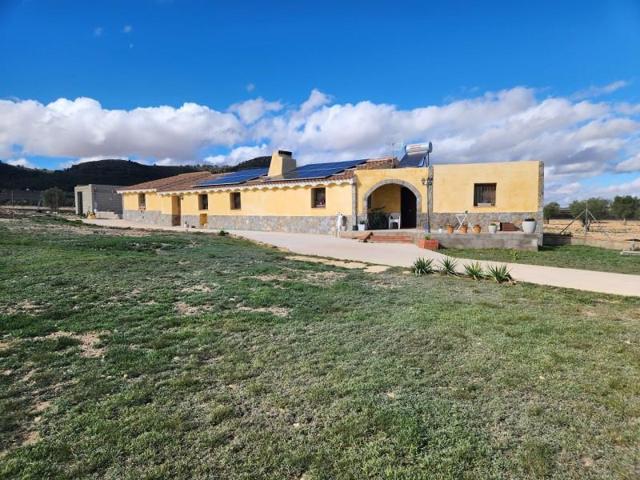 Chalet en venta en Yecla photo 0