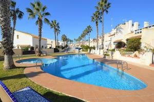 Adosada en venta en Orihuela Costa, Villamartin photo 0