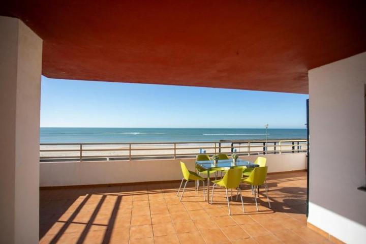 Piso en venta en Matalascañas, 1ª linea de playa photo 0