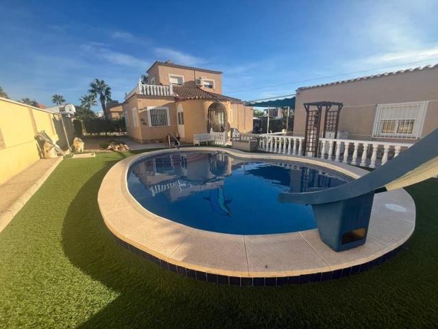 Chalet en venta en Torrevieja, San luis photo 0