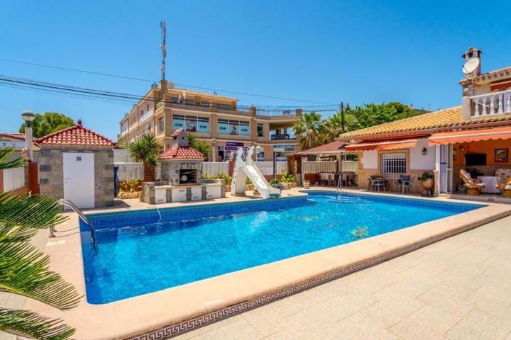 Chalet en venta en Orihuela Costa, Campoamor photo 0