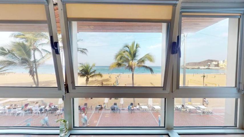 Piso en venta en Las Palmas de Gran Canaria, Las Canteras photo 0