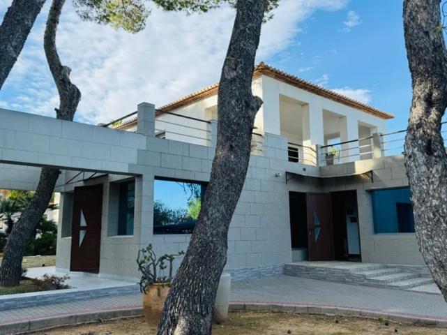 Chalet en venta en Denia, Las Rotas photo 0