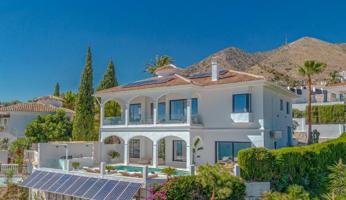 Chalet en venta en Benalmádena, La Perla photo 0