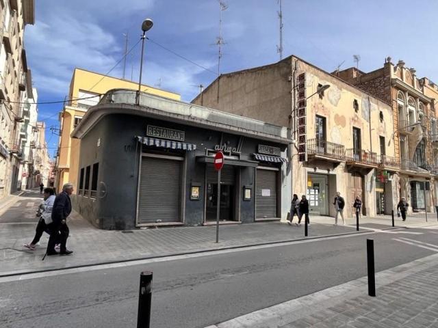 Edificio en venta en Figueres, Centre photo 0
