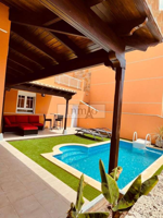 Casas de pueblo en venta en Los Cristianos, Los Cristianos photo 0