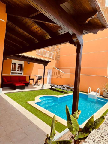 Casas de pueblo en venta en Los Cristianos, Los Cristianos photo 0
