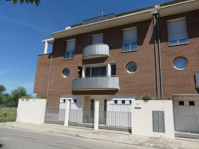 Adosada en venta en Huesca, Huesca photo 0