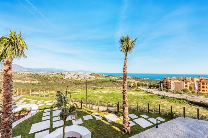 Piso en venta en Manilva, Costa del Sol Occidental - Área de Estepona photo 0