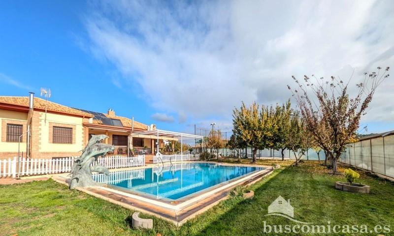 Chalet en venta en Linares, LLanos del Arenal, 23700 photo 0