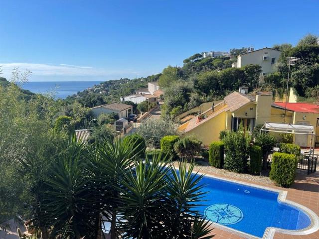 Casa en venta en Tossa de Mar, Canyelles photo 0