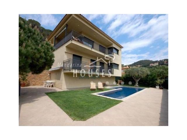 Casa en venta en Lloret de Mar, Canyelles photo 0